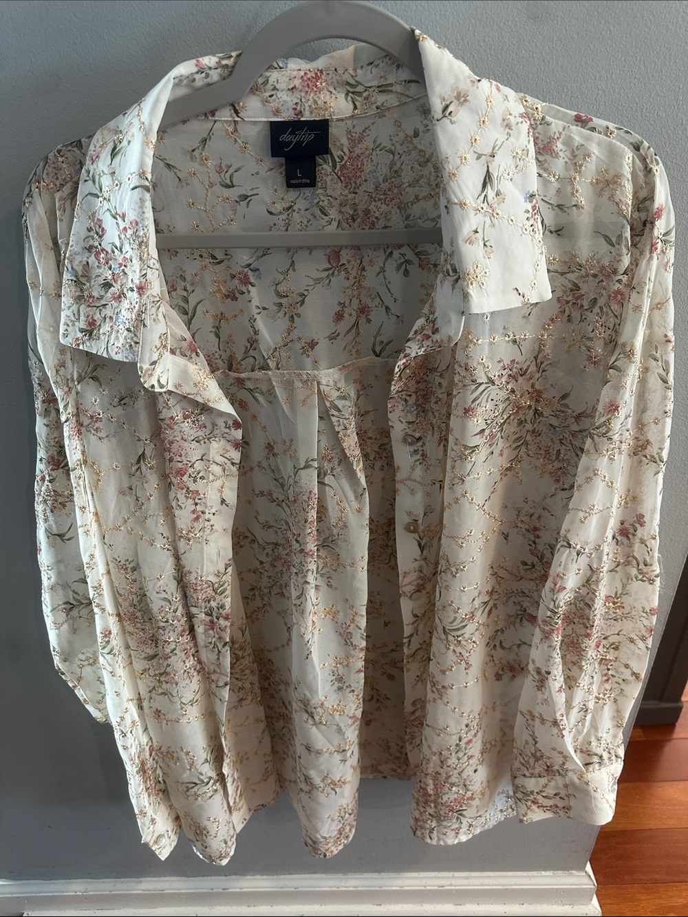 Daytrip Floral Button-Up Blouse in Cream and Pink
